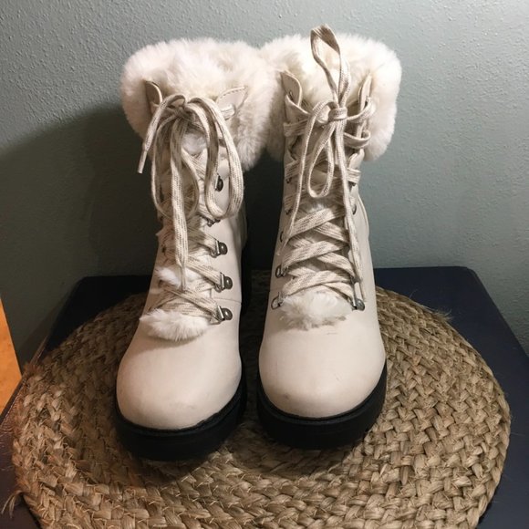 Espirit Ember Chunky Faux Fur Cream Boot Sz 7.5 - Picture 2 of 5